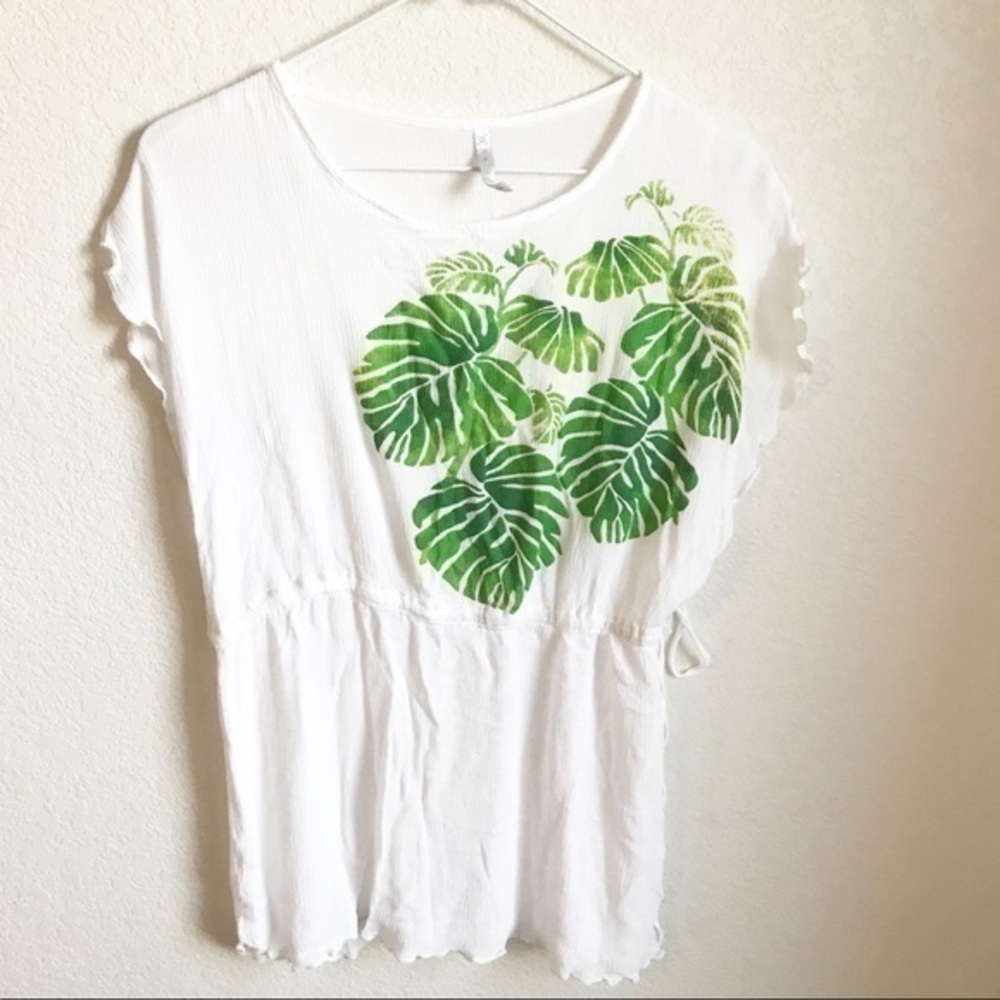White summer short sleeve Tropical top by amiani